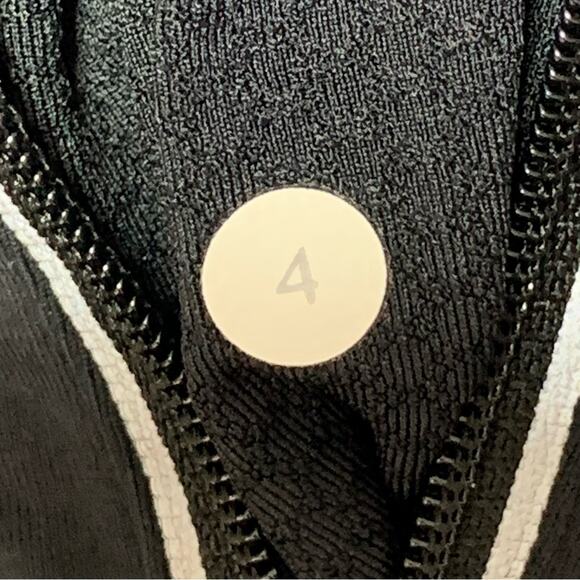 Lululemon Ankle Leggings Size 4 Front Zipper Pocket - Picture 15 of 15